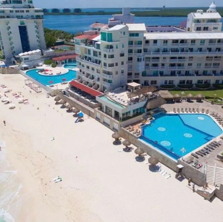 Cancun Beach Aparthotel Brisas