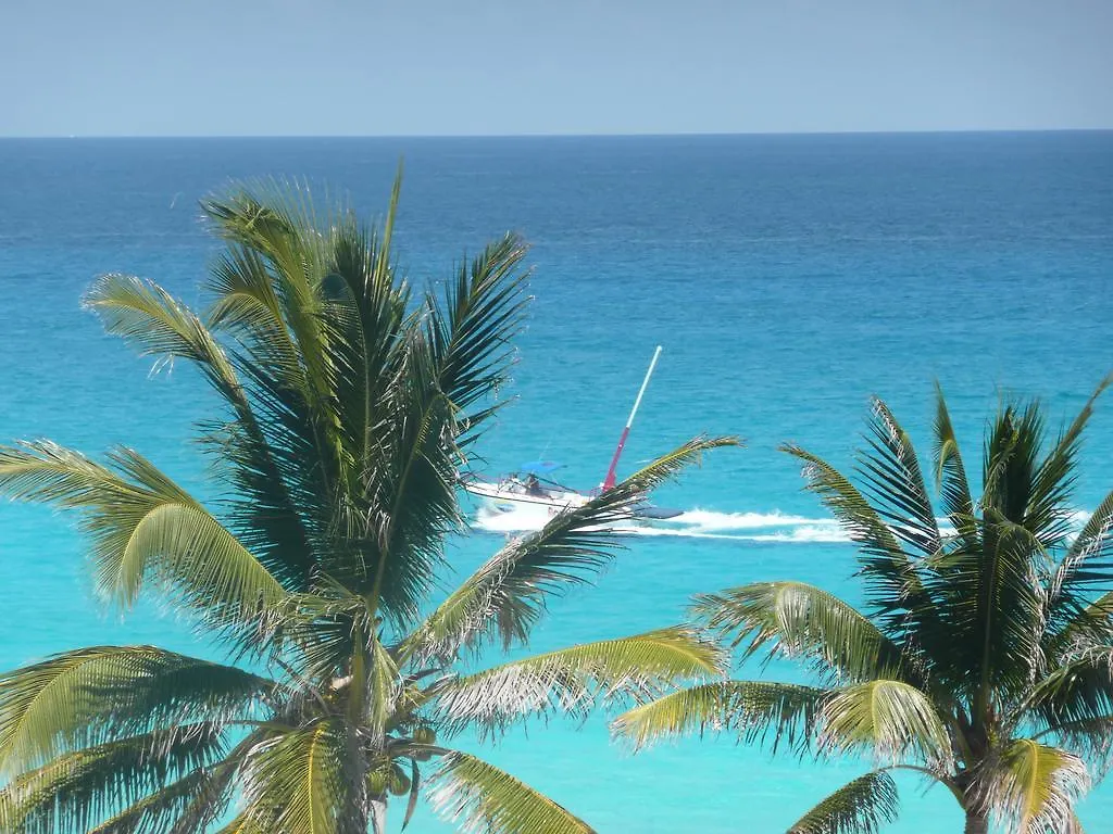 Cancun Beach Aparthotel Brisas 2*,  Mexico
