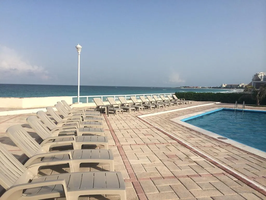 Cancun Beach Aparthotel Brisas