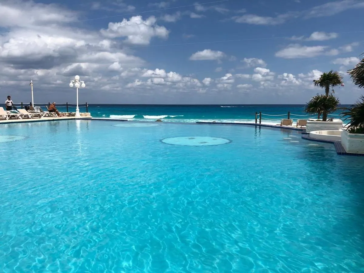 Cancun Beach Aparthotel Brisas 2*,