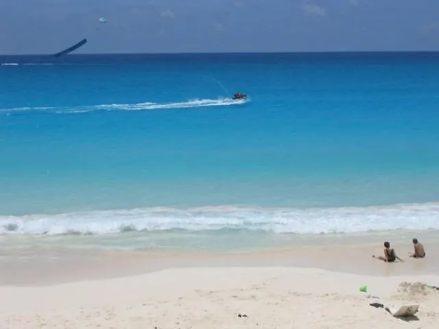 Cancun Beach Aparthotel Brisas 2*,  Mexico